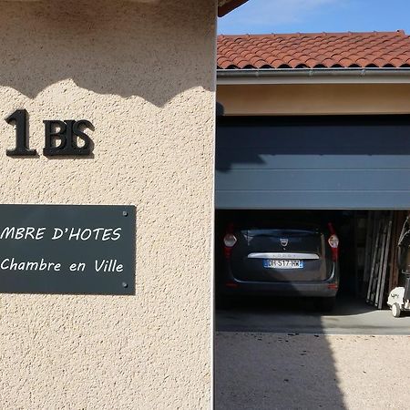 Une Chambre En Ville Savigneux  Exterior photo